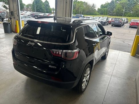 Used 2023 Jeep Compass Latitude AWD/4WD image 7