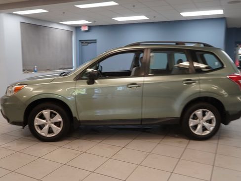Used 2016 Subaru Forester 2.5i w/ Alloy Wheel Package AWD/4WD image 2