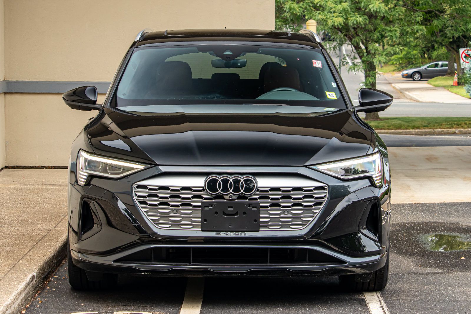Used 2024 Audi Q8 e-tron Premium Plus w/ Premium Plus Package AWD/4WD image 4