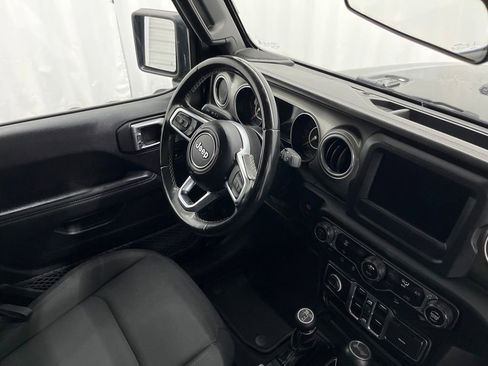 Used 2020 Jeep Wrangler Unlimited Sahara image 24