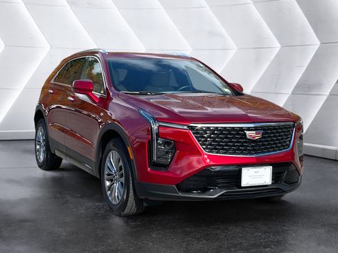Used 2024 Cadillac XT4 Premium Luxury w/ Cold Weather Package image 8