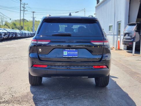 Used 2022 Jeep Grand Cherokee Altitude AWD/4WD image 4