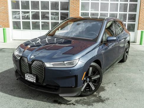 Used 2023 BMW iX xDrive50 w/ Premium Package AWD/4WD image 2