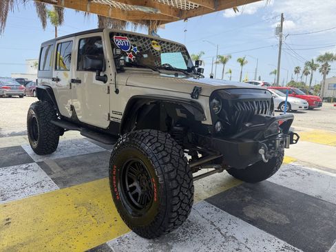 Used 2017 Jeep Wrangler Unlimited Sport w/ Quick Order Package 24S AWD/4WD image 3