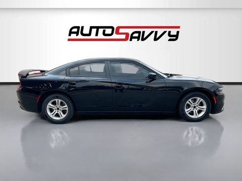Used 2018 Dodge Charger SXT RWD image 8