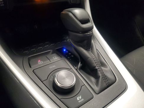 Certified 2025 Toyota RAV4 XLE image 28