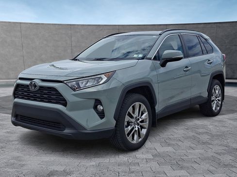 Used 2019 Toyota RAV4 XLE Premium w/ Cold Weather Package AWD/4WD image 4
