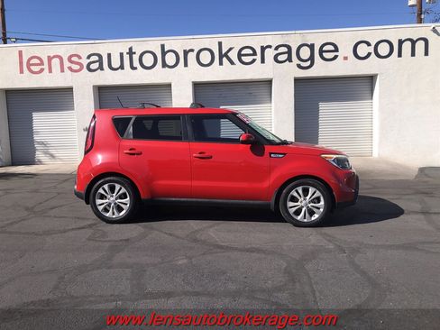 Used 2015 Kia Soul + image 1