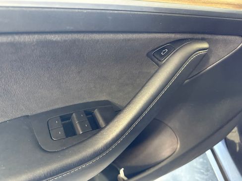 Used 2022 Tesla Model 3 Long Range AWD/4WD image 17