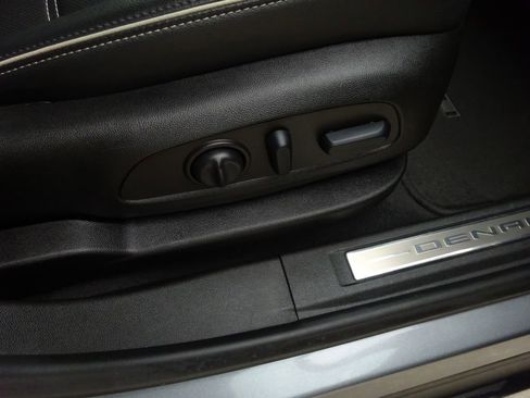 Certified 2022 GMC Acadia Denali w/ Denali Ultimate Package image 36