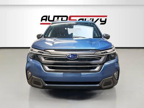 Used 2025 Subaru Forester Limited AWD/4WD image 2