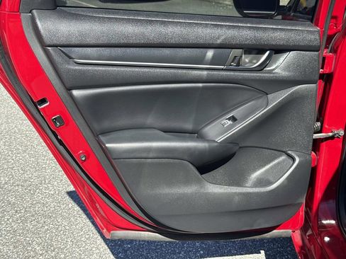 Used 2018 Honda Accord Sport image 13