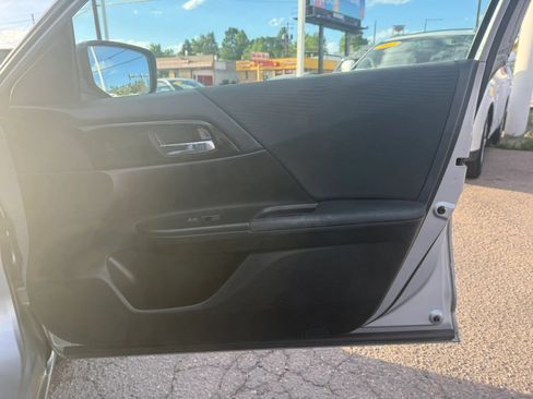 Used 2017 Honda Accord LX image 17