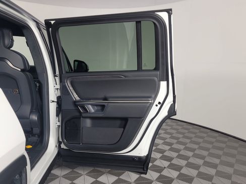 Used 2024 Rivian R1S Adventure AWD/4WD image 19