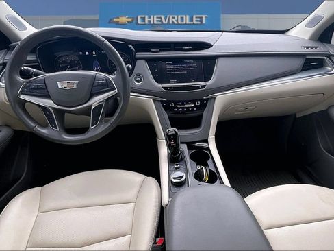 Used 2022 Cadillac XT5 Premium Luxury w/ Technology Package AWD/4WD image 7