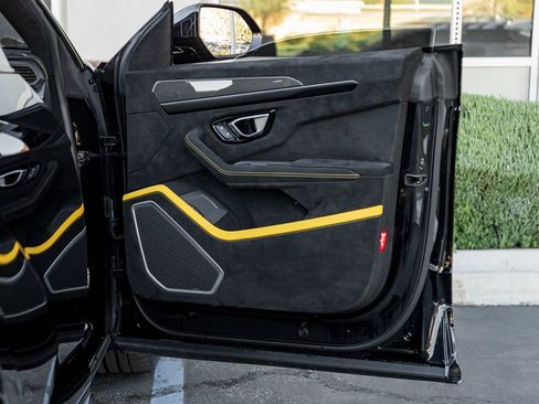 Used 2024 Lamborghini Urus Performante image 24