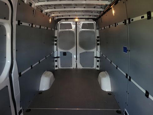 Used 2025 Mercedes-Benz Sprinter 2500 image 14