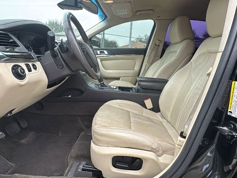 Used 2014 Lincoln MKS image 9