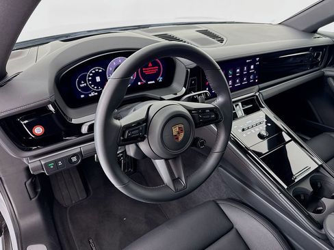 Certified 2025 Porsche Panamera 4 AWD/4WD image 4