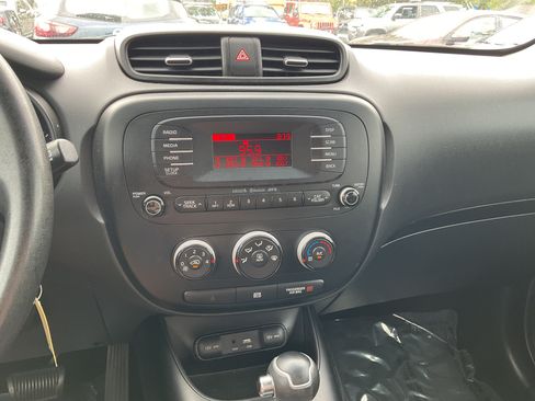 Used 2015 Kia Soul FWD image 16