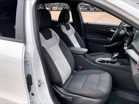 Certified 2025 Chevrolet Trax RS w/ Driver Confidence Package image 11