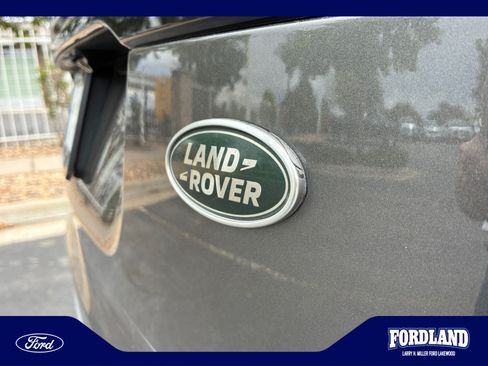 Used 2019 Land Rover Range Rover Velar R-Dynamic SE AWD/4WD image 24
