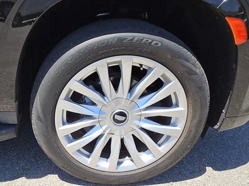 Used 2024 Cadillac Escalade ESV Luxury RWD image 15
