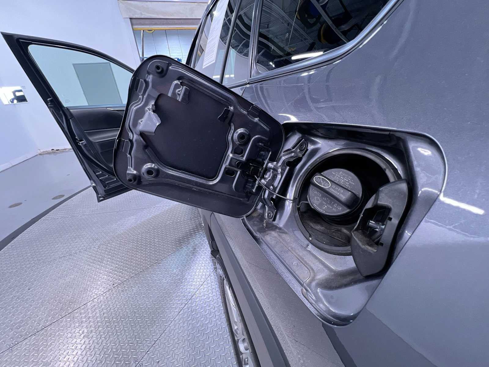 Used 2025 Toyota RAV4 XLE AWD/4WD image 40