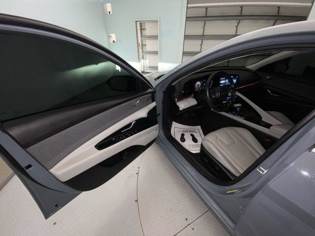 Used 2023 Hyundai Elantra Limited FWD image 11