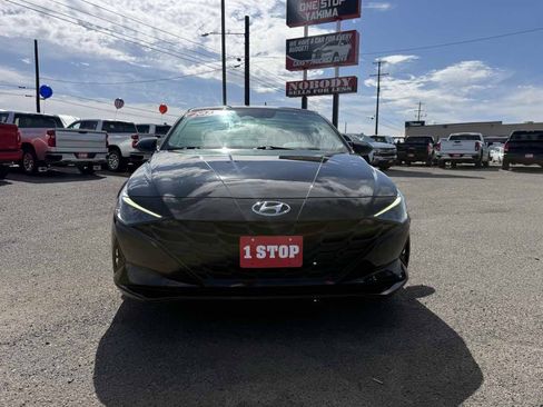 Used 2023 Hyundai Elantra SEL FWD image 2