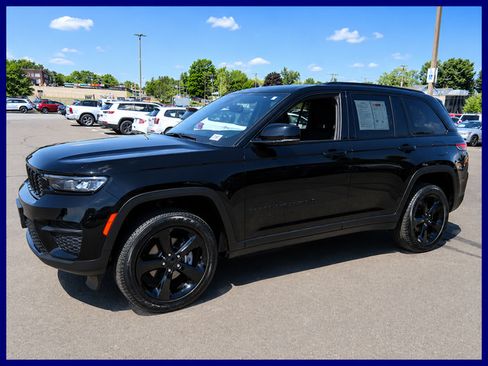 Certified 2024 Jeep Grand Cherokee Altitude AWD/4WD image 1