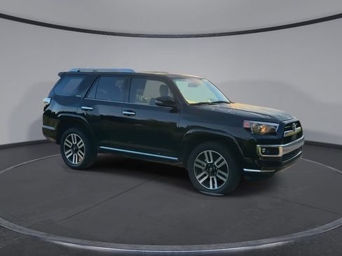 Used 2024 Toyota 4Runner Limited AWD/4WD image 2