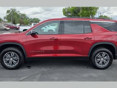 Used 2025 Chevrolet Traverse LT
