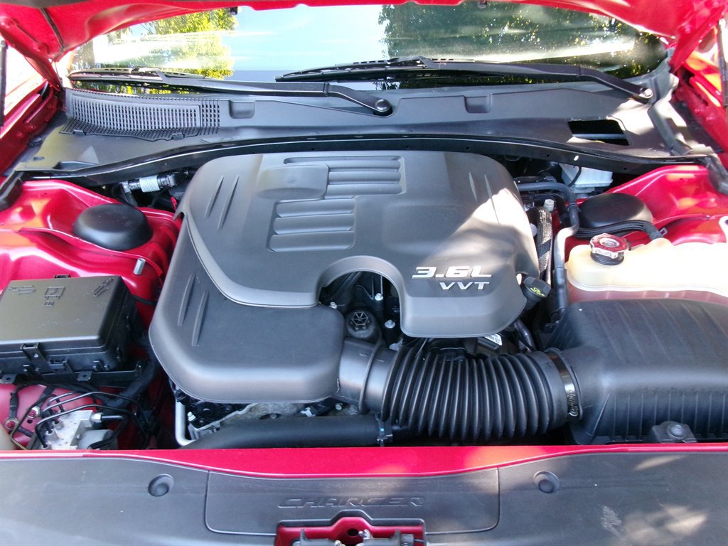Used 2016 Dodge Charger SE RWD image 46