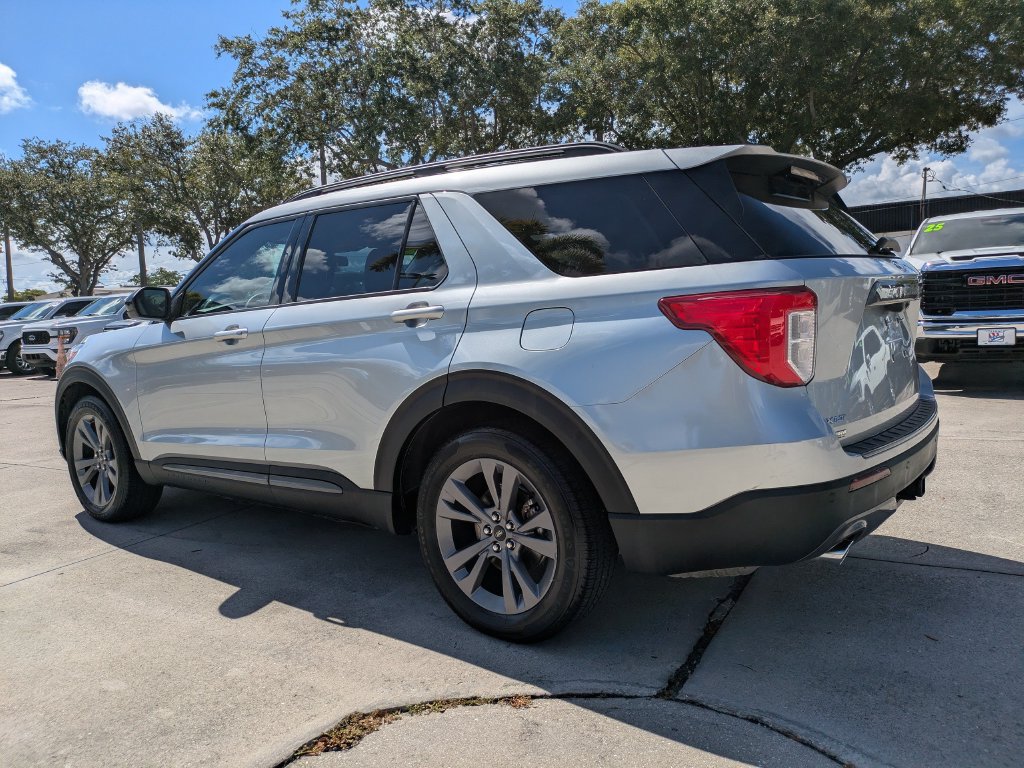 Used 2023 Ford Explorer XLT w/ Equipment Group 202A RWD image 6