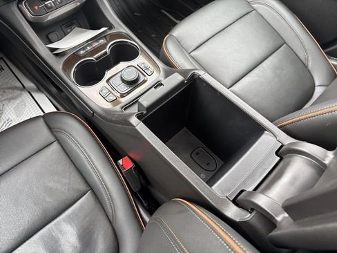 Used 2023 GMC Acadia AT4 image 24