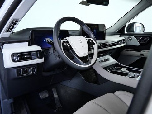 New 2025 Lincoln Aviator Reserve w/ Equipment Group 201A image 16