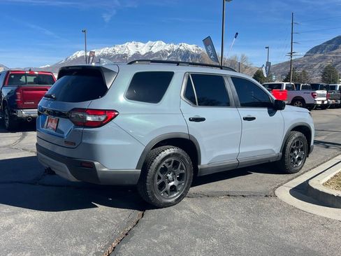 Used 2025 Honda Pilot TrailSport image 9