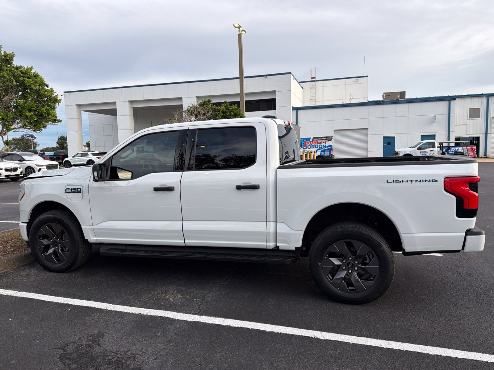 Used 2024 Ford F150 Lightning XLT AWD/4WD image 7