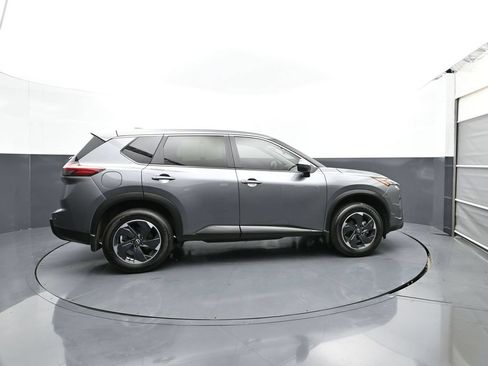 Certified 2026 Nissan Rogue SV AWD/4WD image 8