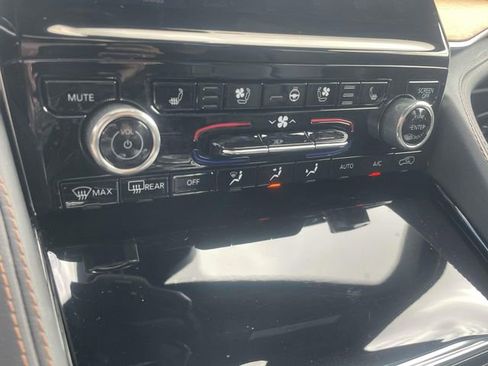 Used 2023 Jeep Grand Cherokee L Summit AWD/4WD image 19