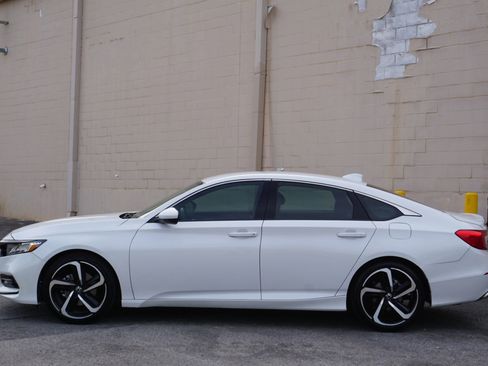Used 2018 Honda Accord Sport image 10