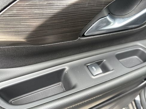 Used 2024 GMC Terrain SLT image 36