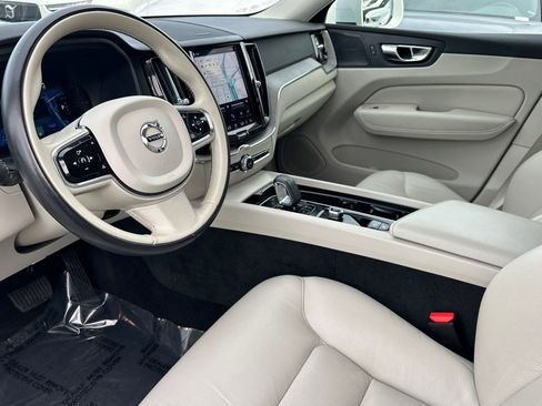 Used 2023 Volvo XC60 T8 Plus image 13