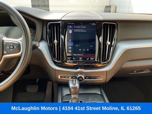 Used 2018 Volvo XC60 T5 Momentum w/ Convenience Package image 4