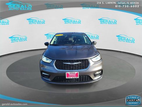 Used 2023 Chrysler Pacifica Touring-L image 2