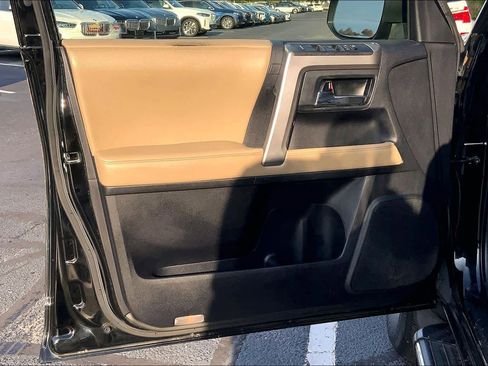 Used 2014 Toyota 4Runner SR5 Premium image 23