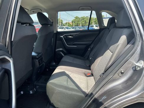 Used 2022 Toyota RAV4 XLE AWD/4WD image 17