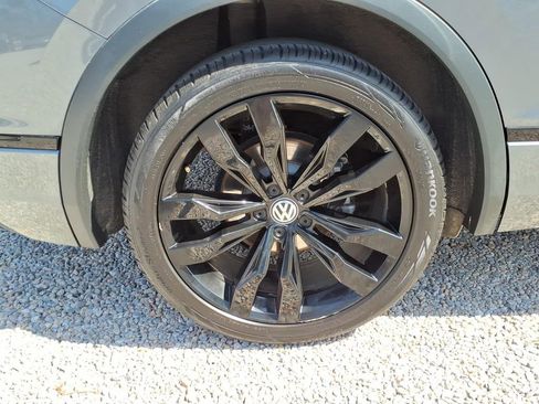 Used 2021 Volkswagen Tiguan SE R-Line image 10