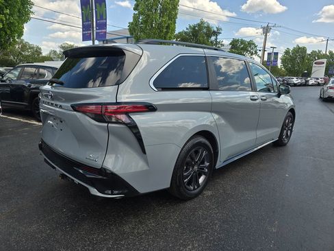 Used 2024 Toyota Sienna XSE w/ XSE Plus Package AWD/4WD image 7